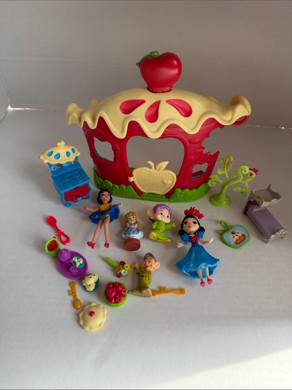 Disney Princess Little Kingdom Snow White's Apple Café Play Set
